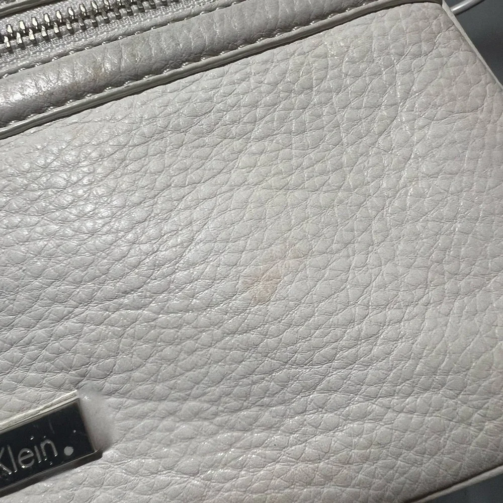 Calvin Klein Cream Shoulder Bag with Elegant Design - Picture 11 of 12